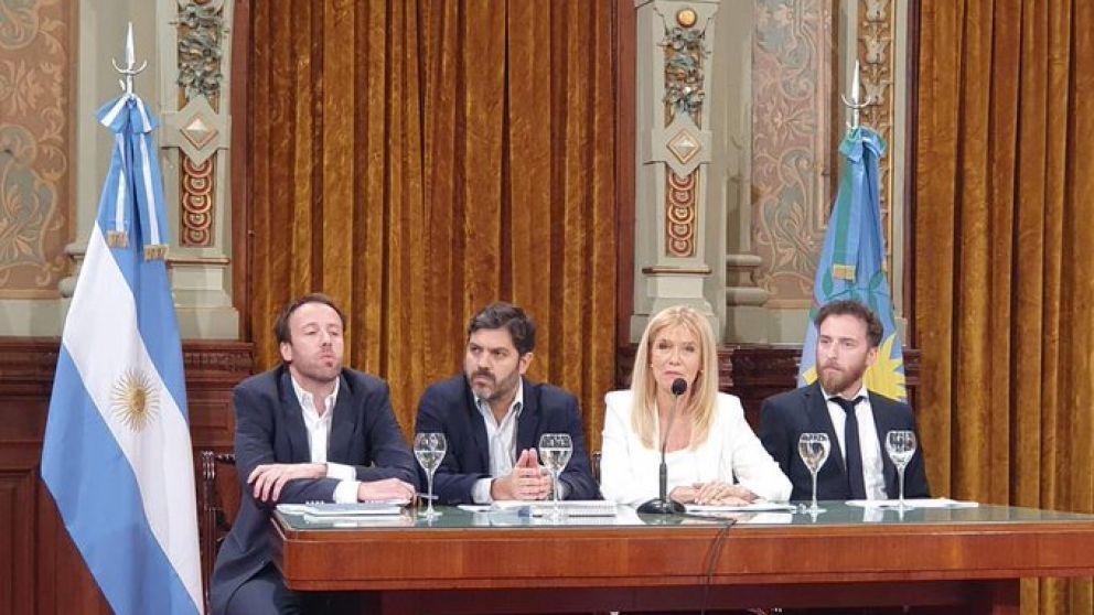 Magario presidió los anuncios en La Plata