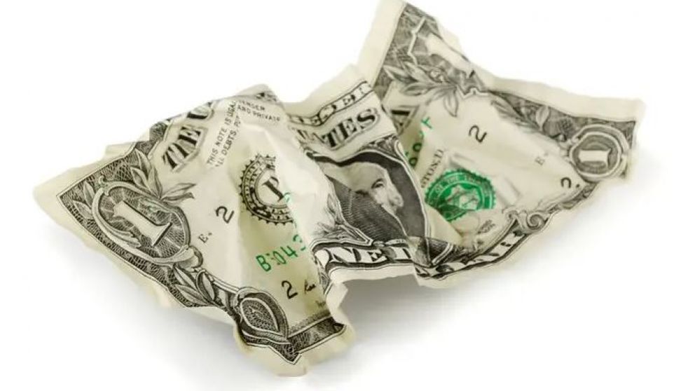 "Dólar puré": así se llama la divisa adquirida en el mercado legal y su posterior venta en el paralelo