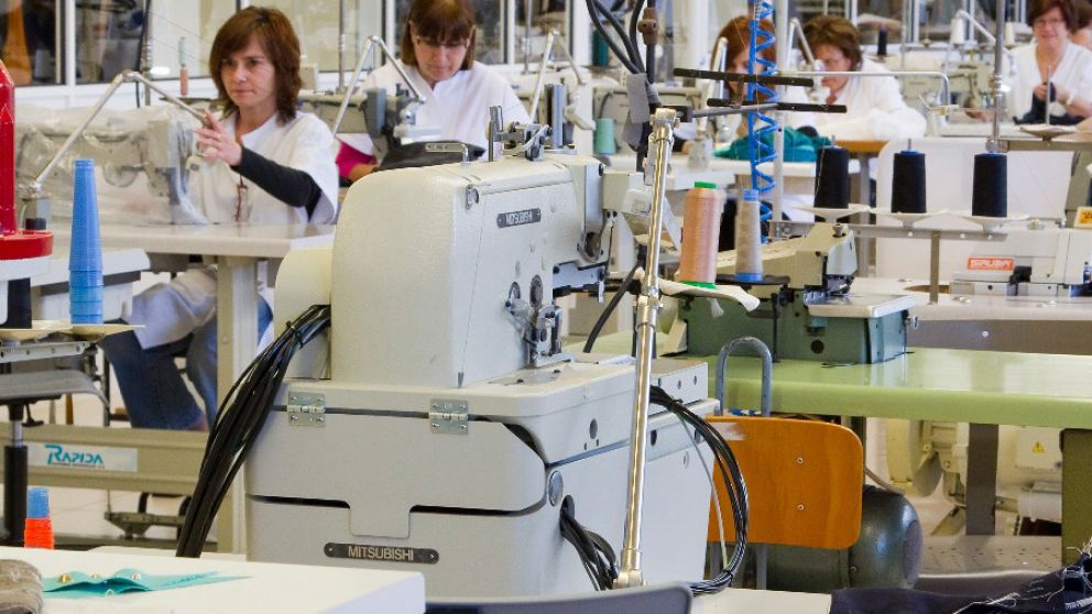 Aguardan por medidas de Kulfas este mes