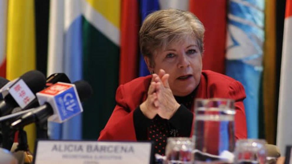 La titular de la CEPAL, Alicia Bárcena, fue la encargada de presentar el informe