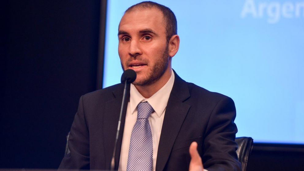 "Queremos tener una relación constructiva con todos los acreedores", afirmó Guzmán en su primera conferencia de prensa