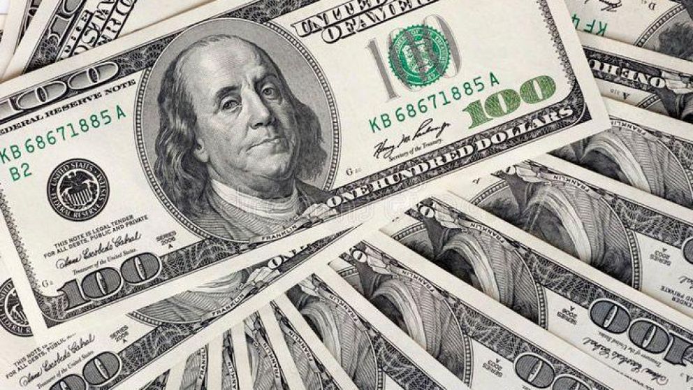 Antes del cierre, el dólar mayorista encabeza el alza en el último día de Macri