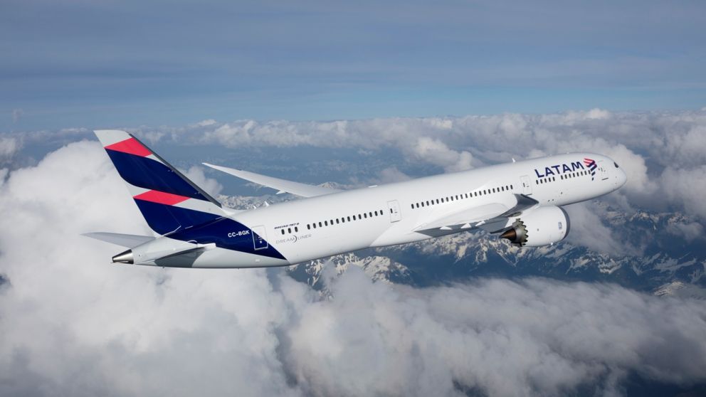 LATAM Boeing 787-9 Dreamliner