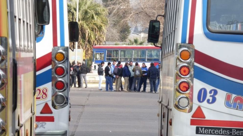 La UTA acordó aumento salarial de más de 40%