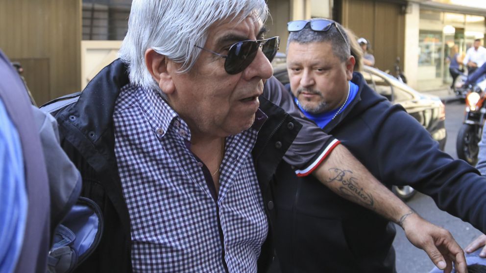 Moyano arriba a la sede de UPCN