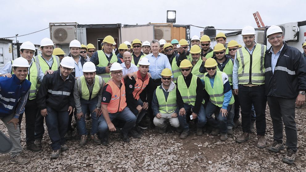 En Santa Fe, Macri visitó obras del Belgrano cargas