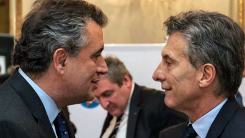 Las mayores liquidaciones del agro permitieron mantener a raya el mercado de cambios y la cotización del dólar blue hoy se ubica en torno de 68,5 pesos.