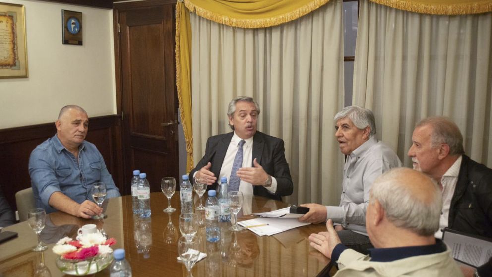 Fernández y Moyano retomaron el diálogo a días del cambio de mando