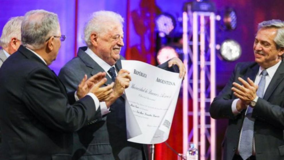 Alberto confirmó a Ginés, que recibió el “Honoris Causa” en la Facultad de Medicina (UBA)
