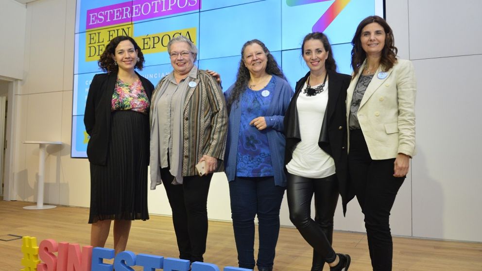 (De izquierda a derecha) Gala D�az Langou, Mary Teahan, Diana Maff�a, Roc�o Restaino y Mar�a Alvarez Vicente