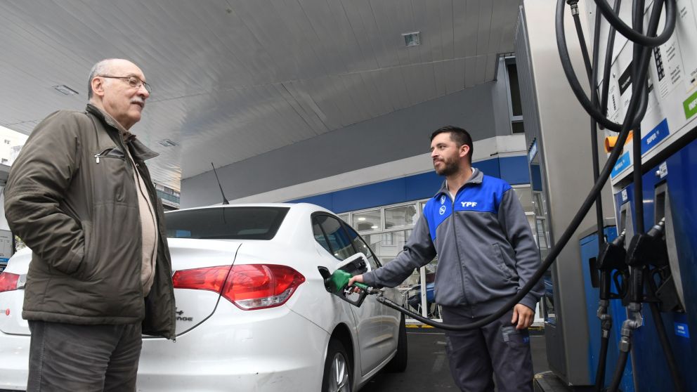 Por primera vez, las naftas premium superarán los 60 pesos en la ciudad de Buenos Aires