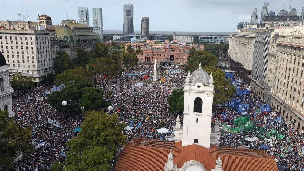 Plaza de Mayo, el escenario para dos marchas que anticipan multitudes