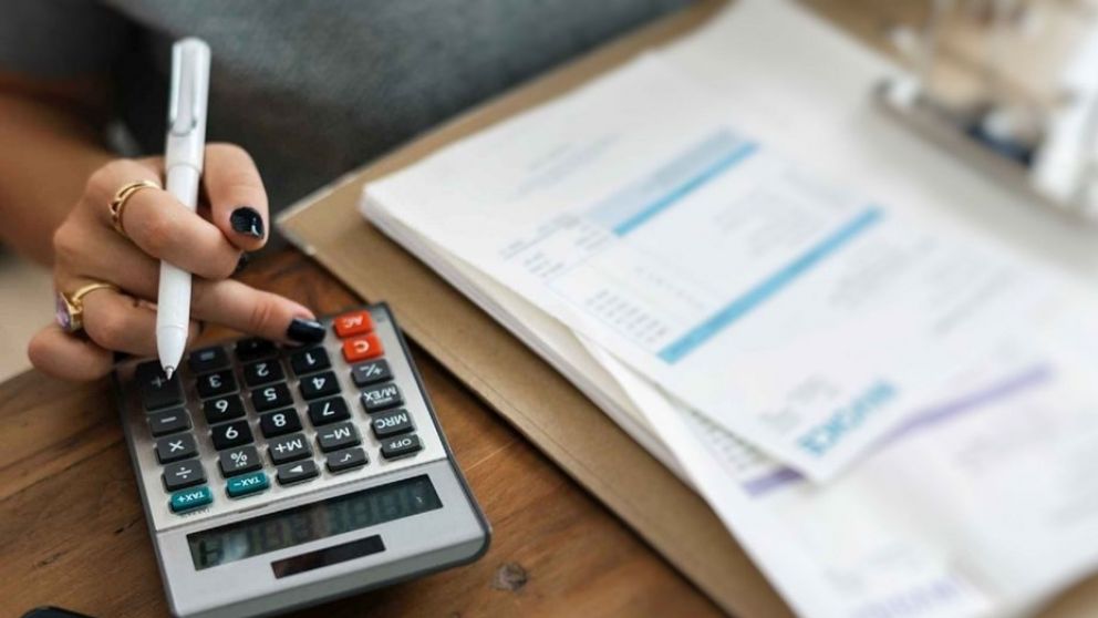 Pese a las tasas altas, la mitad de la población adulta se endeudó