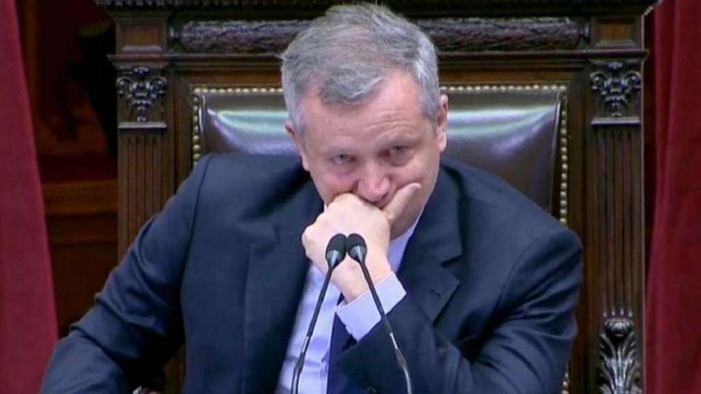 Una despedida con elogios de todos los bloques que emocionó a Emilio Monzó