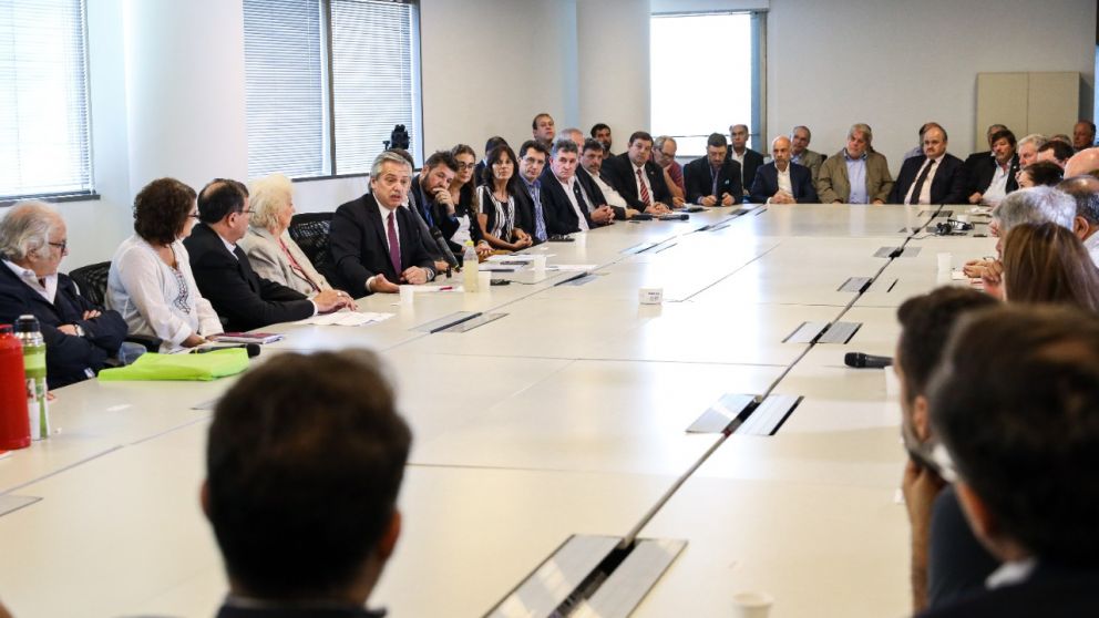 Alberto Fernández encabeza reunión de trabajo contra el hambre, una "prioridad" de su gobierno