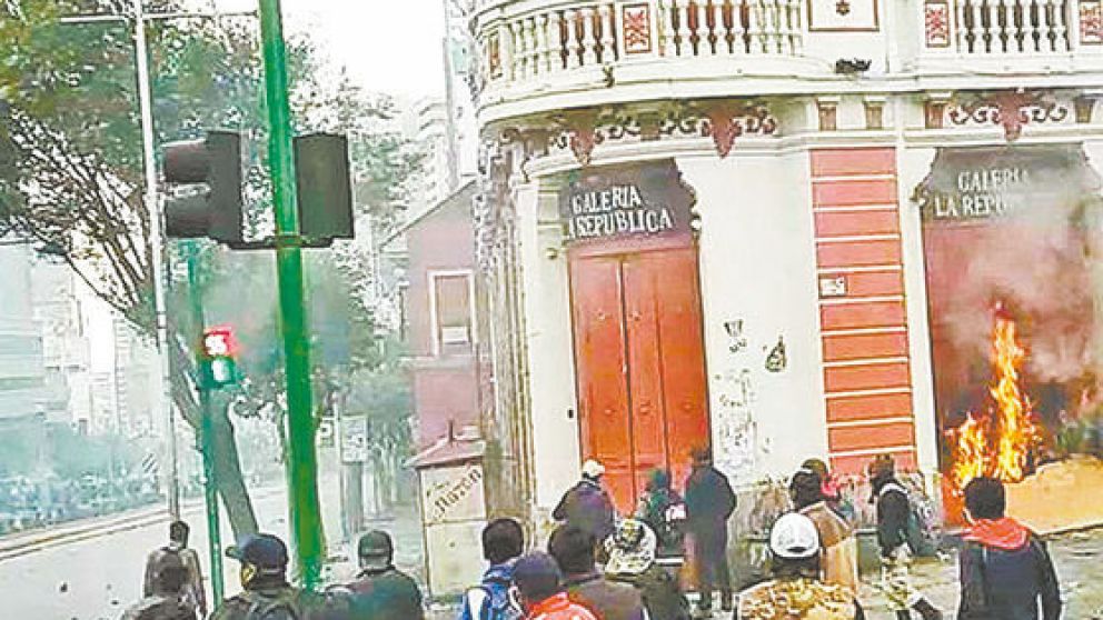 Los disturbios seguían ayer en varias ciudades