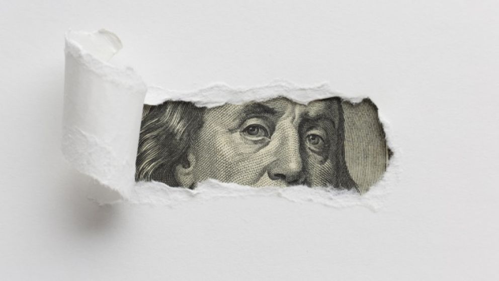 Pasito a pasito, el dólar blue se recupera y roza los $67