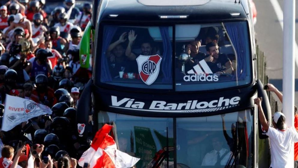 Se estima que los micros llegarán a la capital peruana la mañana del sábado 23, día del partido