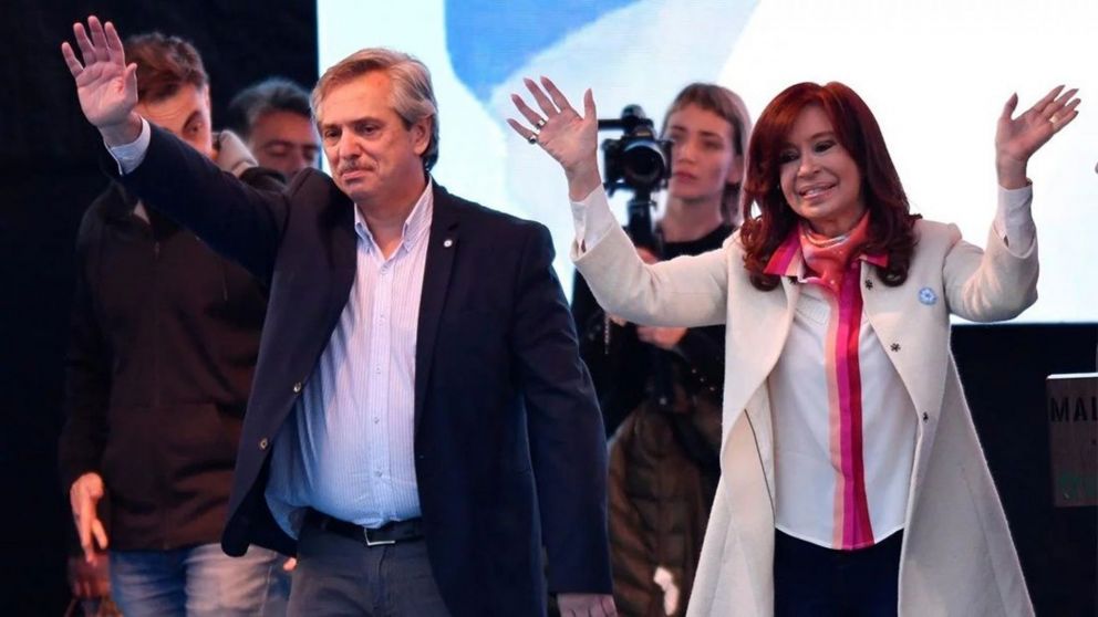 Alberto Fernández y Cristina Kirchner vencieron con el 48,24% a Mauricio Macri y Miguel Pichetto, que obtuvieron el 40,28%