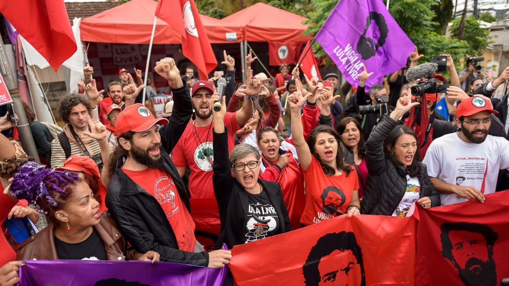 Lula da SIlva sali� en libertad pasadas las 17:42 de este viernes