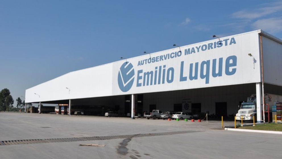 Luque poseía locales en Tucumán, Santiago del Estero, Catamarca y Salta