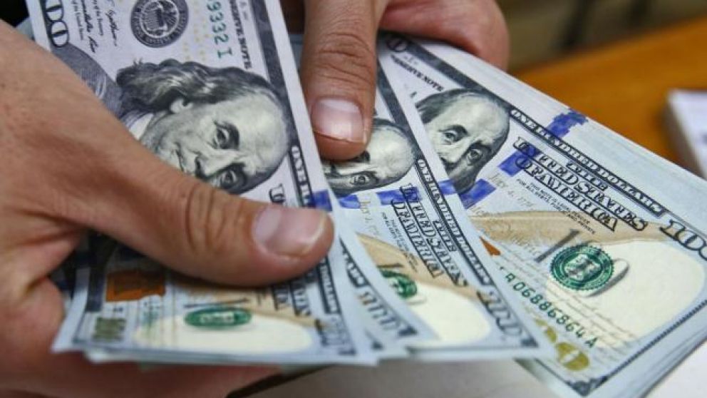 El dólar minorista cerró en $63,22 para la venta