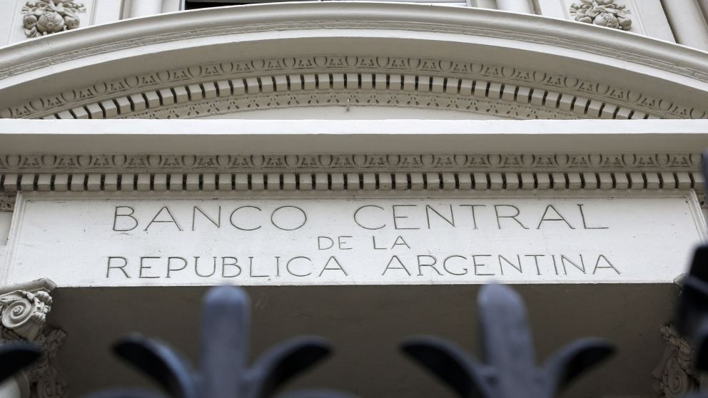 Se frenó la recomposición: las reservas cayeron US$272 M