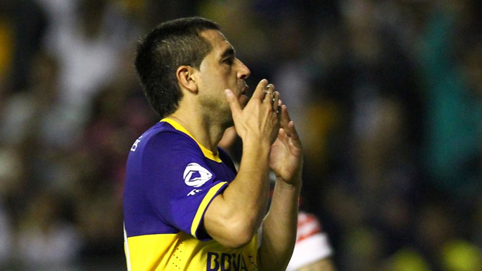 "Me molesta que se peleen por el poder. Es mi club, yo soy de los hinchas", explicó Riquelme
