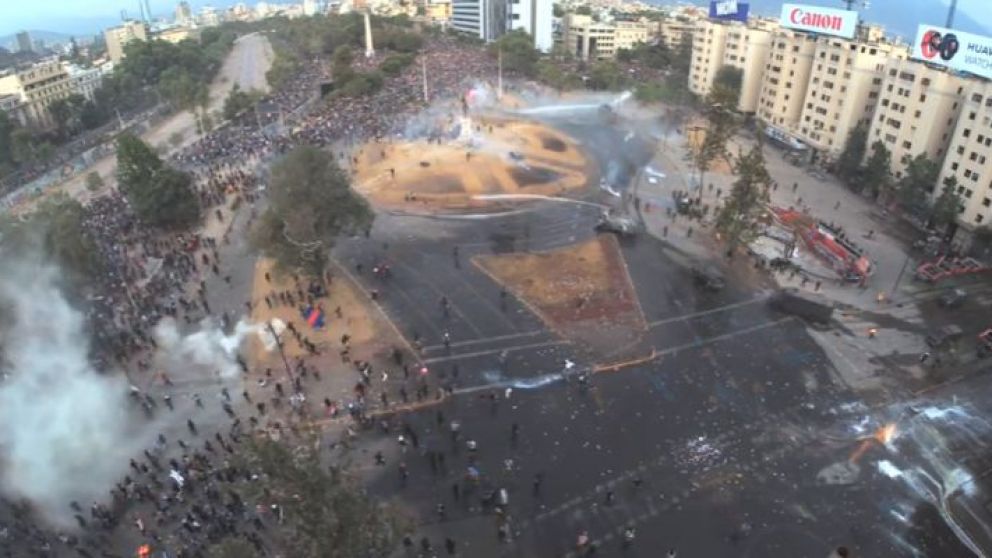 El llamado “Superlunes” volvió a convocar multitudes en Chile en reclamo de reformas