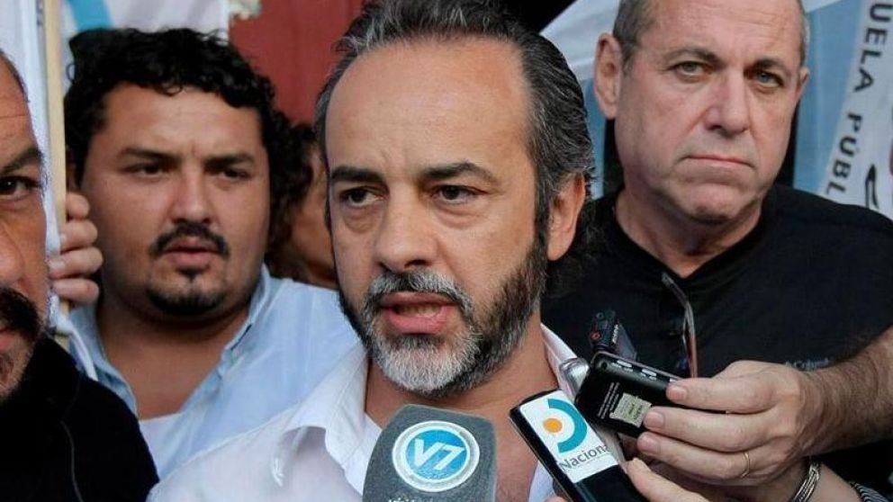 Otorgan a docentes porte�os un aumento del 5% y un bono