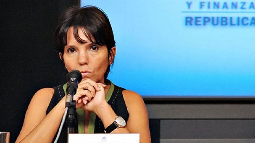 "Es necesario desplegar una estrategia integral de desdolarización de la economía como condición necesaria para avanzar en una fase sostenida de crecimiento y estabilidad”, advierte el informe