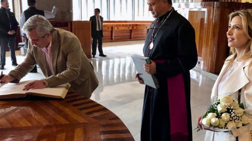 Fernández visitó ayer el templo de la virgen de Guadalupe