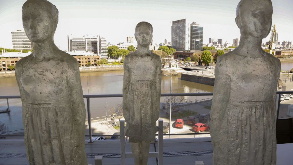 Obras realizadas por Nicola Costantino y Gachi Hasper, entre otros