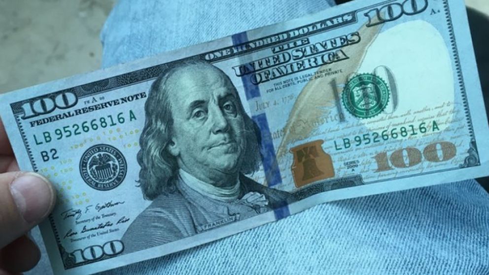 El precio del d�lar blue hoy se mantiene en 67 pesos