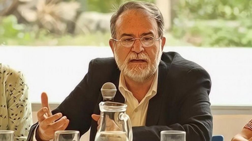 "Se deber� recuperar el�mercado�interno y al mismo tiempo hay un hecho: la necesidad inevitable que tiene la Argentina de sentarse a negociar con el Fondo Monetario", enfatiz�