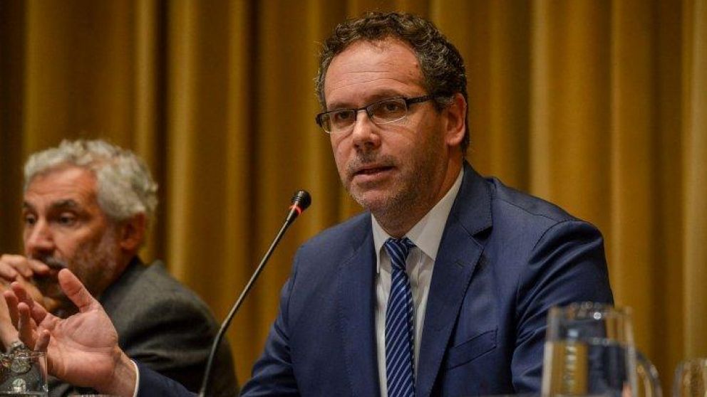 Cepo para "proteger reservas" y allanar el camino al próximo equipo económico