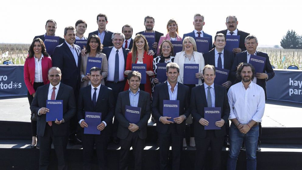 Fernández prometió protagonismo a los gobernadores