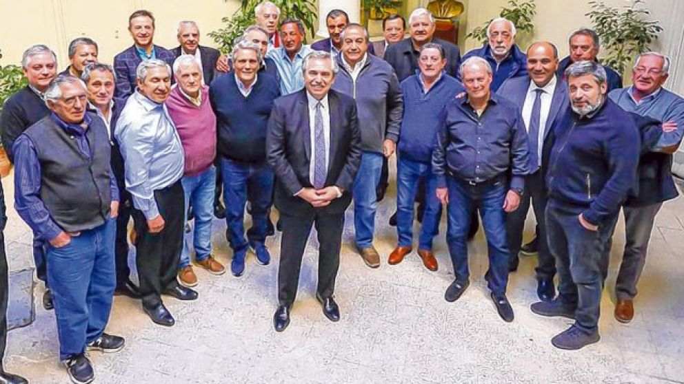 Fernández zanjó las diferencias entre las líneas internas en plena campaña