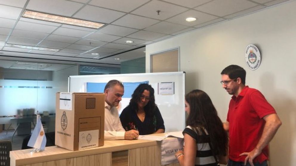 Votaron los primeros argentinos en el exterior