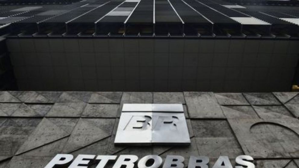 Investigan a funcionarios de Petrobras que habr�an recibido sobornos