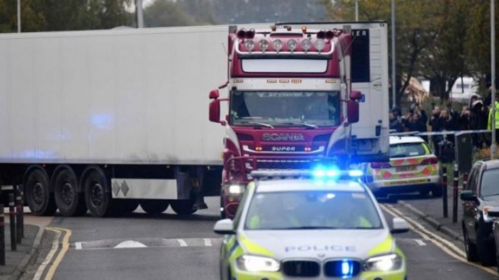 Investigan contenedor con 39 cuerpos