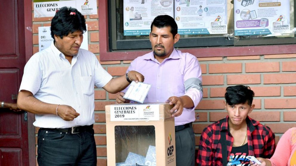 Evo llamó a sus partidarios a "defender la democracia"