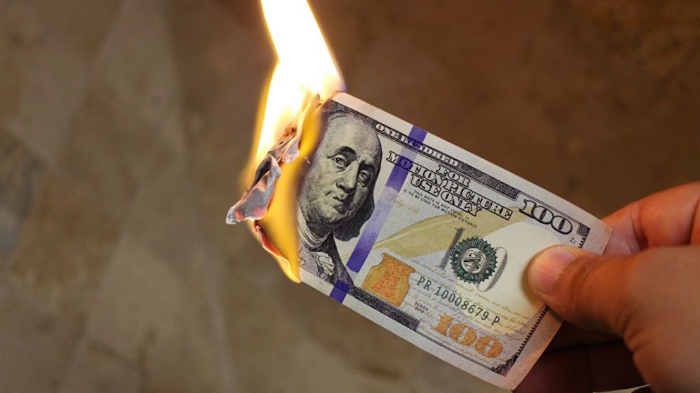 Dólar hoy: cerró a $62,37 en el promedio de la city y marcó un nuevo récord