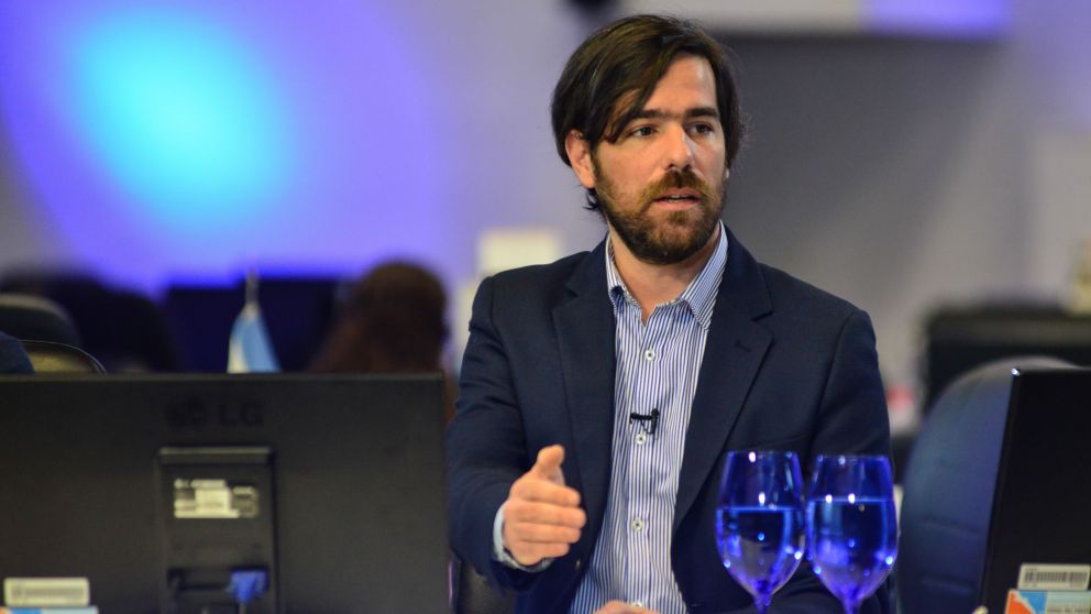 Del Caño apuntó tanto a Macri como a Fernández