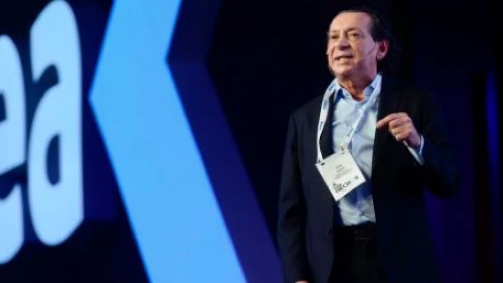 Con reproches por la tardanza, Sica e industriales elogiaron el paquete de leyes productivas