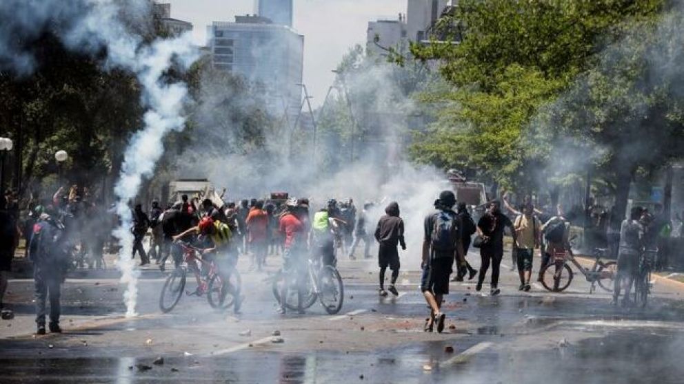 Liberaron a los detenidos tras los incidentes en el consulado de Chile
