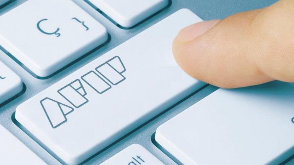 AFIP analiza 160.000 cuentas de argentinos en el exterior