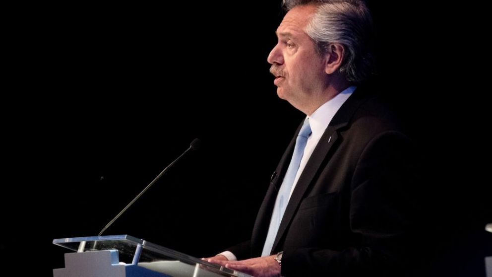 Un Fern�ndez dubitativo logr� recomponerse y salir airoso 