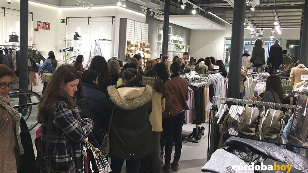 Las grandes tiendas pierden fortunas por las filas largas