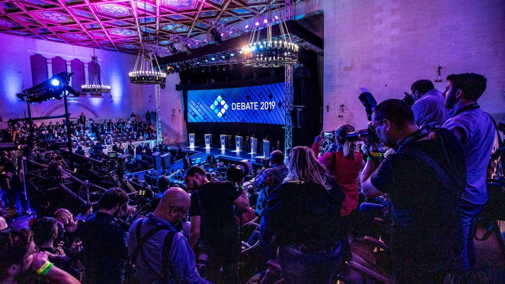 Confiados y optimistas, el arco político sigue el debate